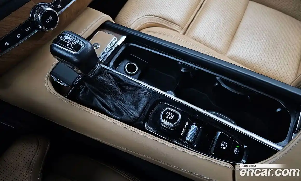 Volvo XC90 2018 2.0 Автомат в Москве № 230665, фото 16