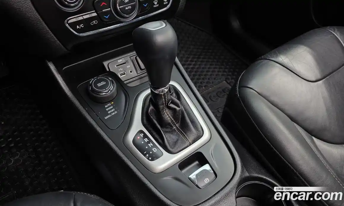 Jeep Cherokee 2018 2.4 Автомат в Москве № 232291, фото 1