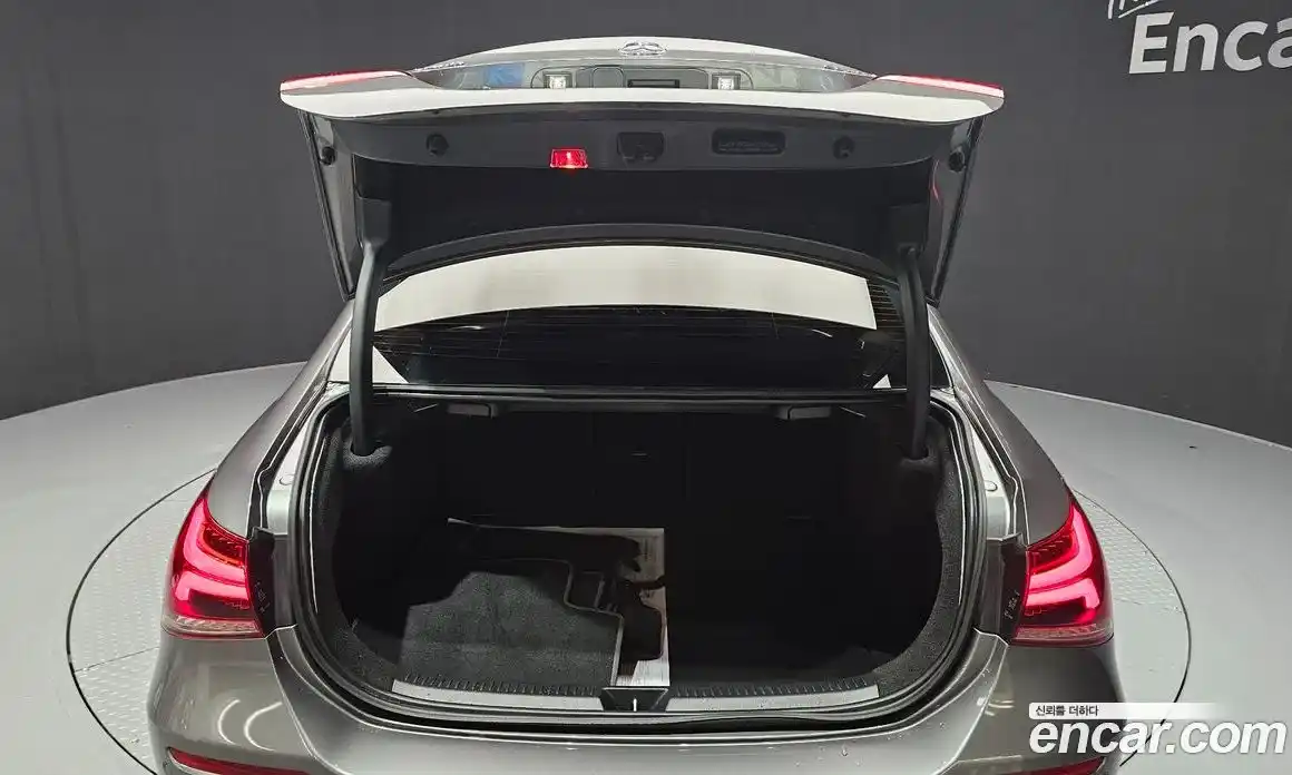 Mercedes-Benz A-Class 2020 2.0 Автомат в Москве № 239748, фото 12