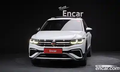 Volkswagen Tiguan 2023 2.0 Автомат в Москве № 254475, миниатюра 3