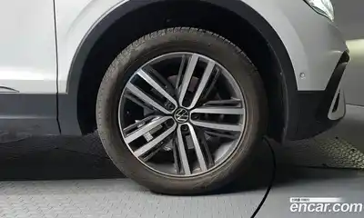 Volkswagen Tiguan 2023 2.0 Автомат в Москве № 254475, миниатюра 5