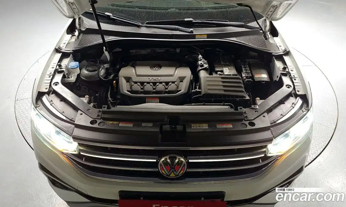 Volkswagen Tiguan 2023 2.0 Автомат в Москве № 254475, фото 6