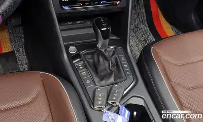 Volkswagen Tiguan 2023 2.0 Автомат в Москве № 254475, миниатюра 9