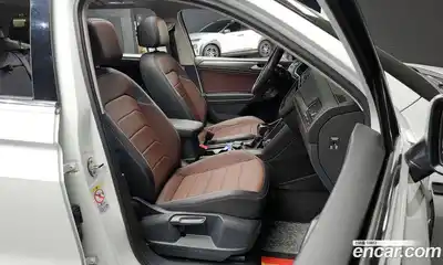 Volkswagen Tiguan 2023 2.0 Автомат в Москве № 254475, миниатюра 10