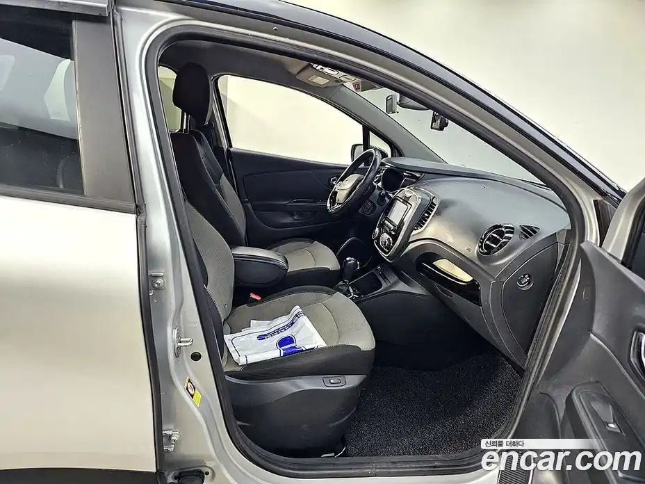 Renault QM3 2014 1.5 Автомат в Москве № 265557, фото 11