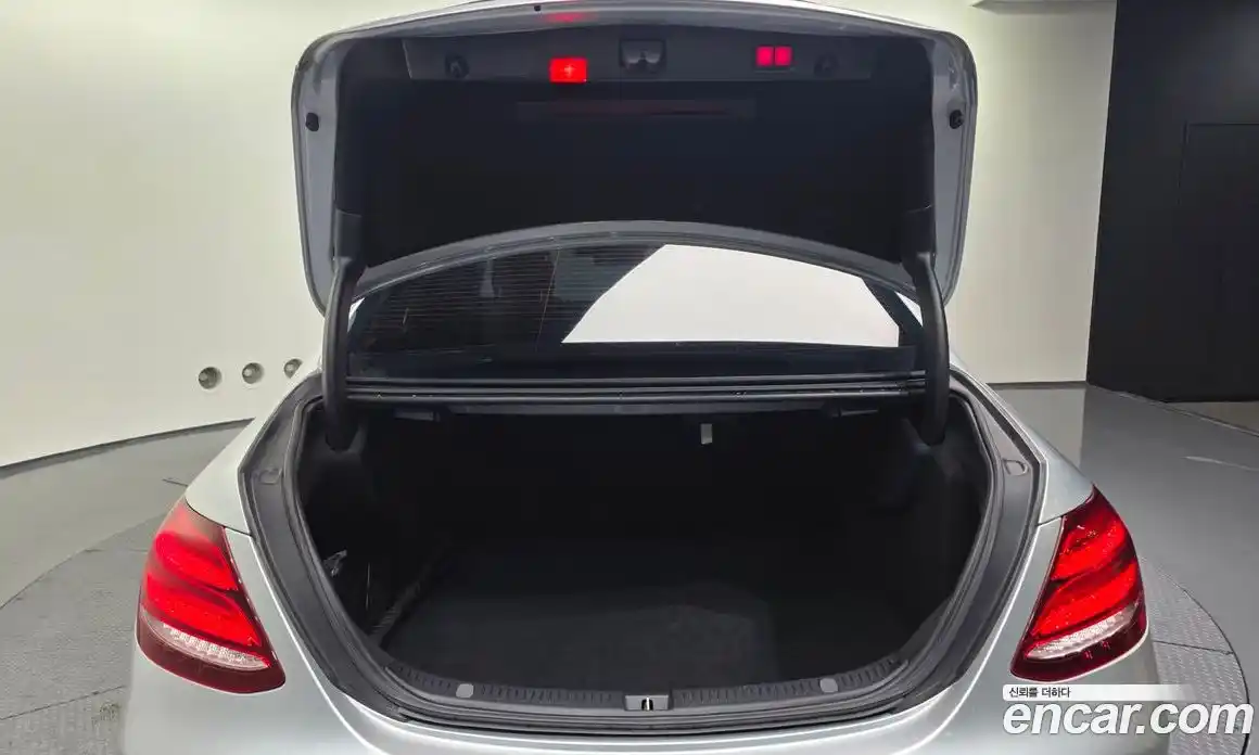 Mercedes-Benz E-Class 2018 2.0 Автомат в Москве № 411626, фото 20