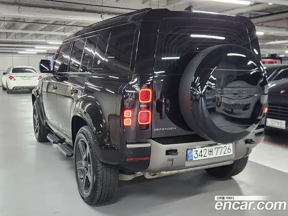 Land Rover Defender 2024 2.0 Автомат в Москве № 416495, фото 7