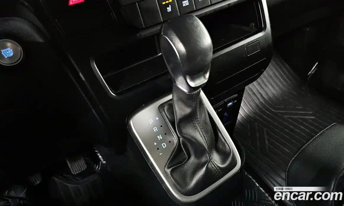 Hyundai Staria 2023 3.5 Автомат в Москве № 459205, фото 9