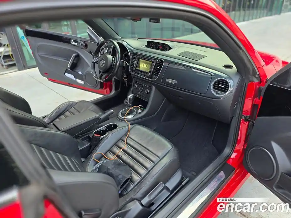 Volkswagen Beatle 2015 2.0 Автомат в Москве № 472526, фото 11