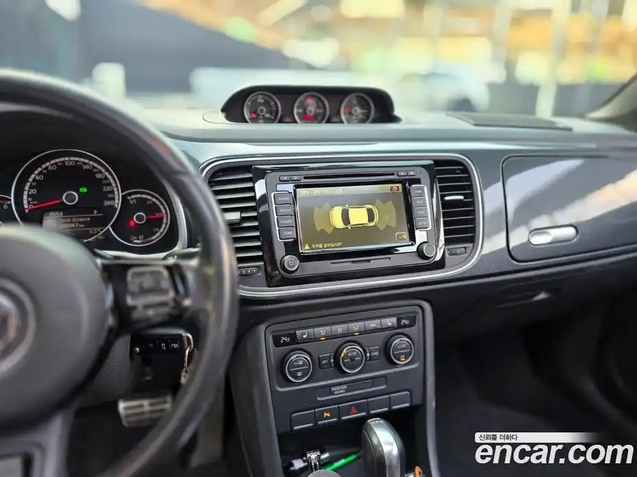 Volkswagen Beatle 2015 2.0 Автомат в Москве № 472526, фото 13