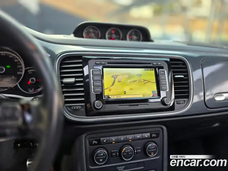 Volkswagen Beatle 2015 2.0 Автомат в Москве № 472526, фото 14