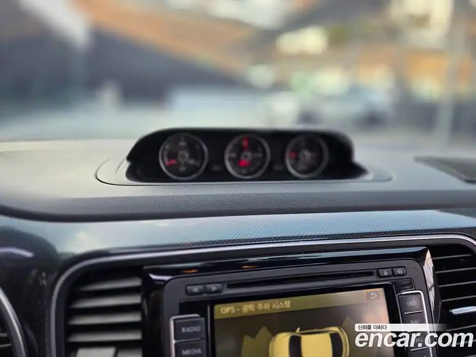 Volkswagen Beatle 2015 2.0 Автомат в Москве № 472526, фото 17