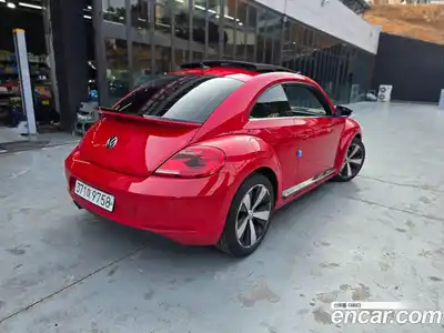 Volkswagen Beatle 2015 2.0 Автомат в Москве № 472526, миниатюра 4