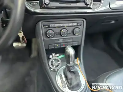 Volkswagen Beatle 2015 2.0 Автомат в Москве № 472526, миниатюра 9