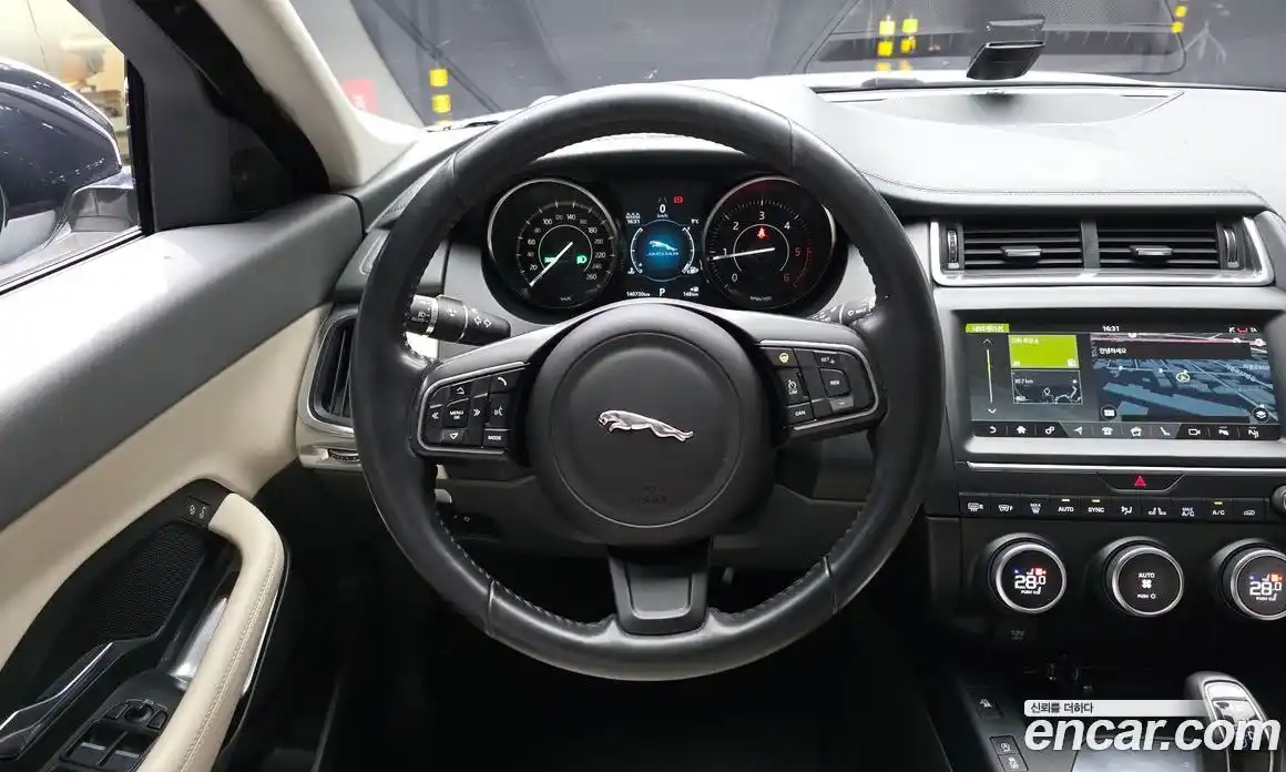 Jaguar E-Pace 2019 2.0 Автомат в Москве № 474235, фото 13