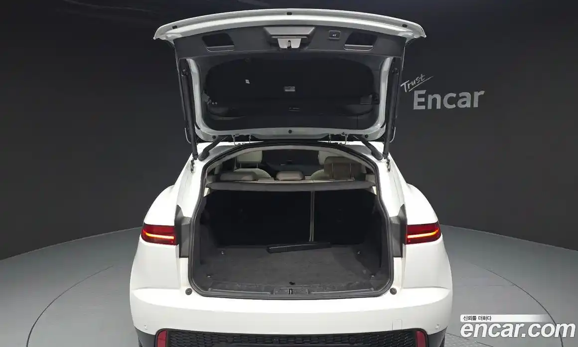 Jaguar E-Pace 2019 2.0 Автомат в Москве № 474235, фото 20