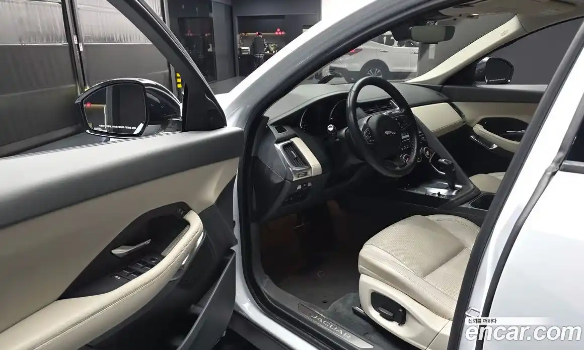 Jaguar E-Pace 2019 2.0 Автомат в Москве № 474235, фото 10