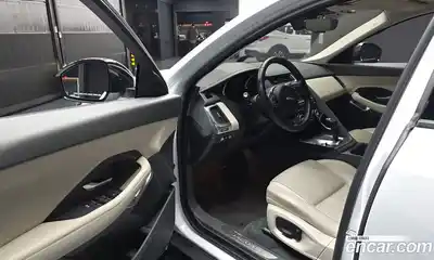 Jaguar E-Pace 2019 2.0 Автомат в Москве № 474235, миниатюра 10