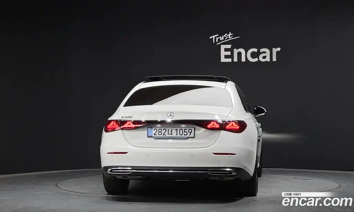 Mercedes-Benz E-Class 2025 2.0 Автомат в Москве № 493858, фото 4