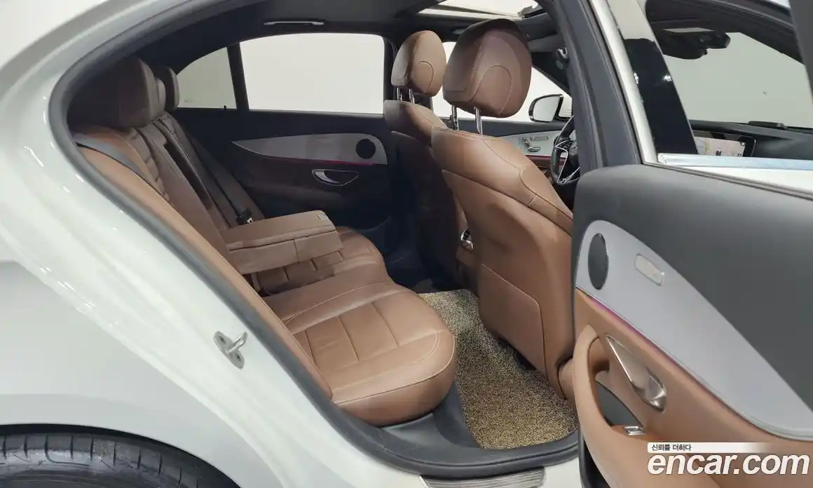 Mercedes-Benz E-Class 2021 2.0 Автомат в Москве № 494930, фото 12