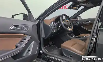 Mercedes-Benz GLA-Class 2018 2.0 Автомат в Москве № 495490, миниатюра 12