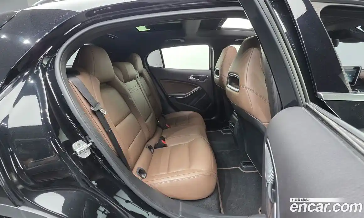 Mercedes-Benz GLA-Class 2018 2.0 Автомат в Москве № 495490, фото 19