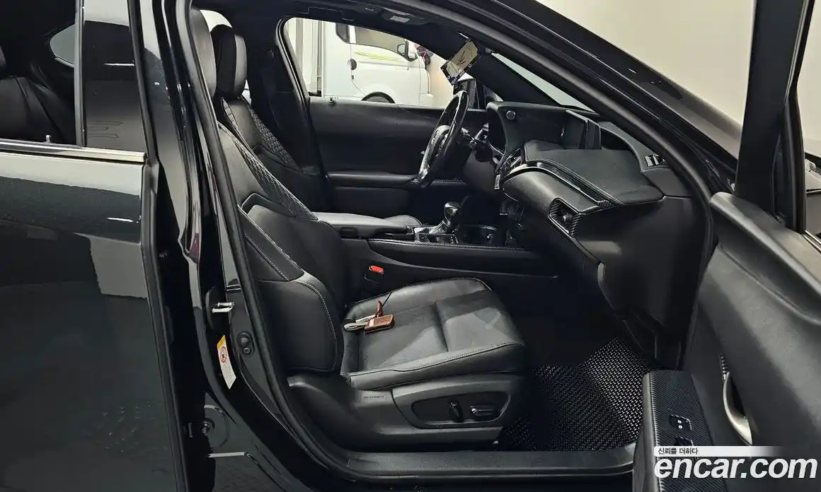 Lexus UX 2019 2.0 Автомат в Москве № 499645, фото 11