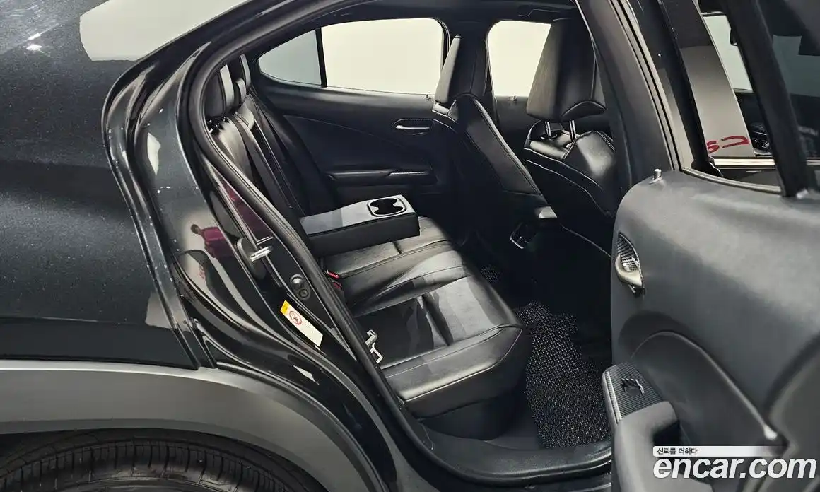 Lexus UX 2019 2.0 Автомат в Москве № 499645, фото 12