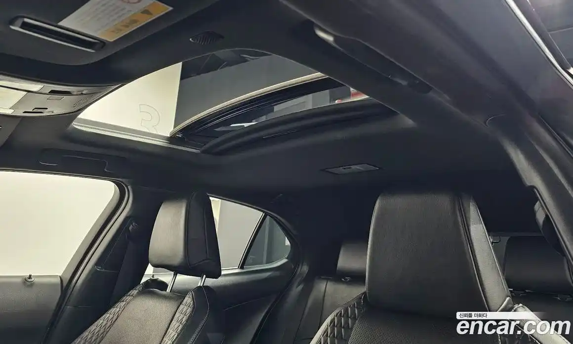 Lexus UX 2019 2.0 Автомат в Москве № 499645, фото 19