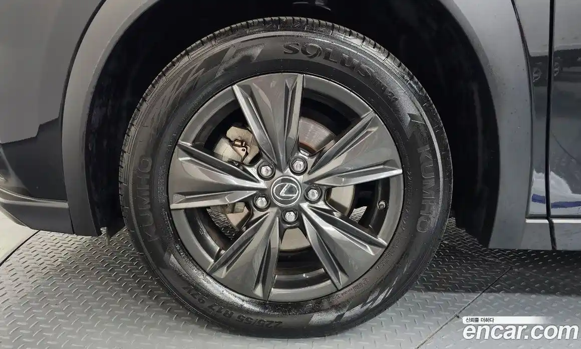 Lexus UX 2019 2.0 Автомат в Москве № 499645, фото 5