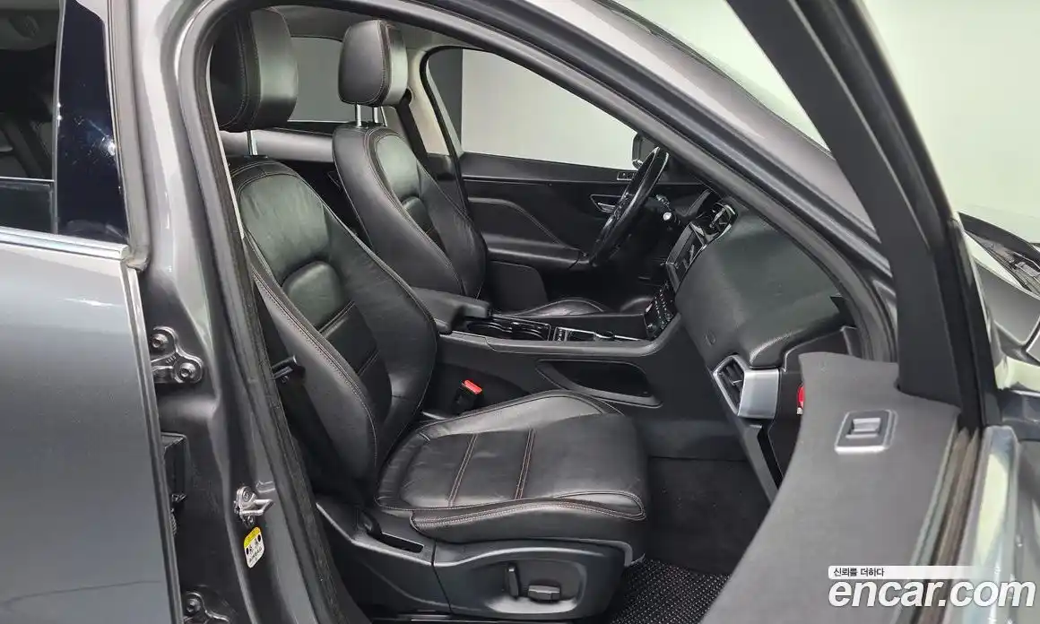 Jaguar F-Pace 2017 2.0 Автомат в Москве № 500304, фото 10