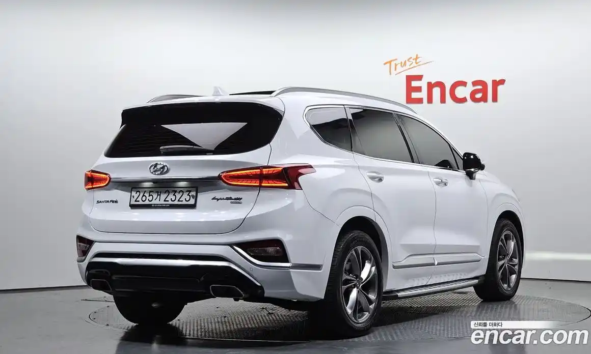 Hyundai Santa Fe 2020 2.0 Автомат в Москве № 518038, фото 1