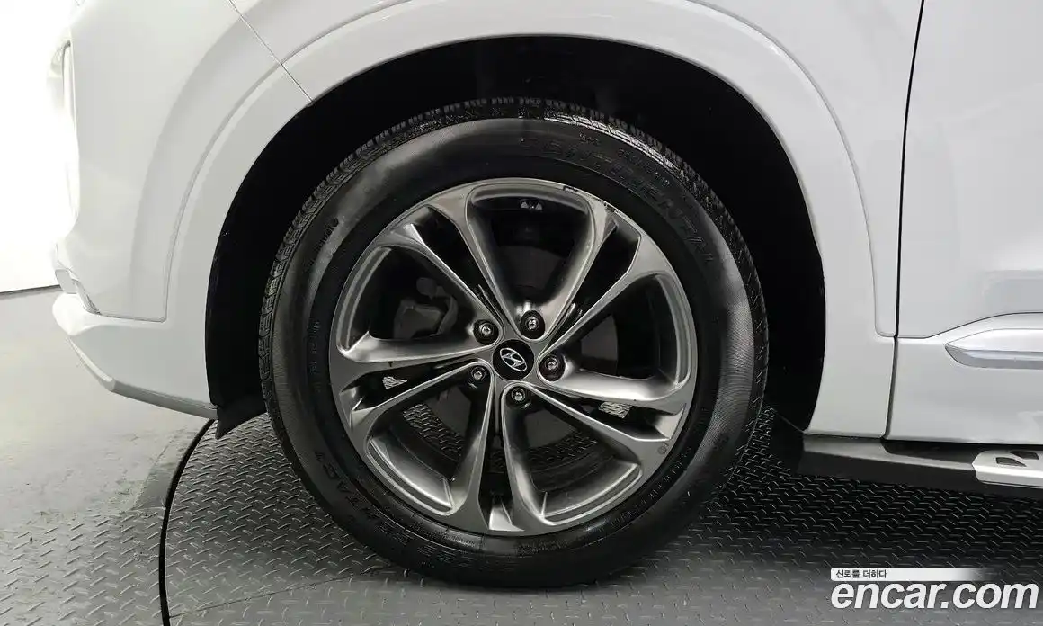 Hyundai Santa Fe 2020 2.0 Автомат в Москве № 518038, фото 4