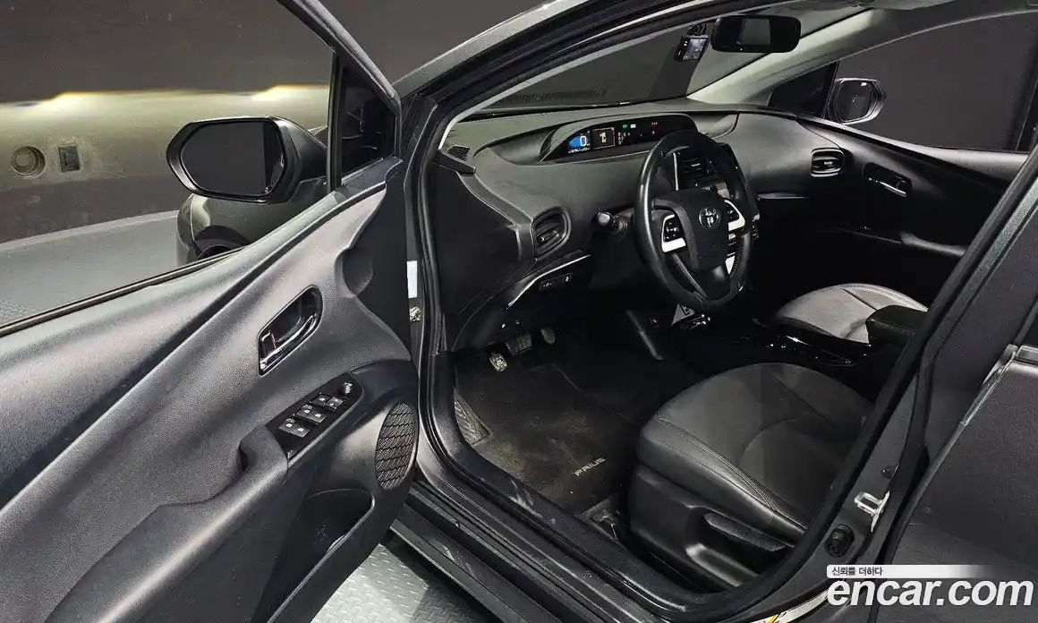 Toyota Prius 2017 1.8 Автомат в Москве № 524623, фото 11