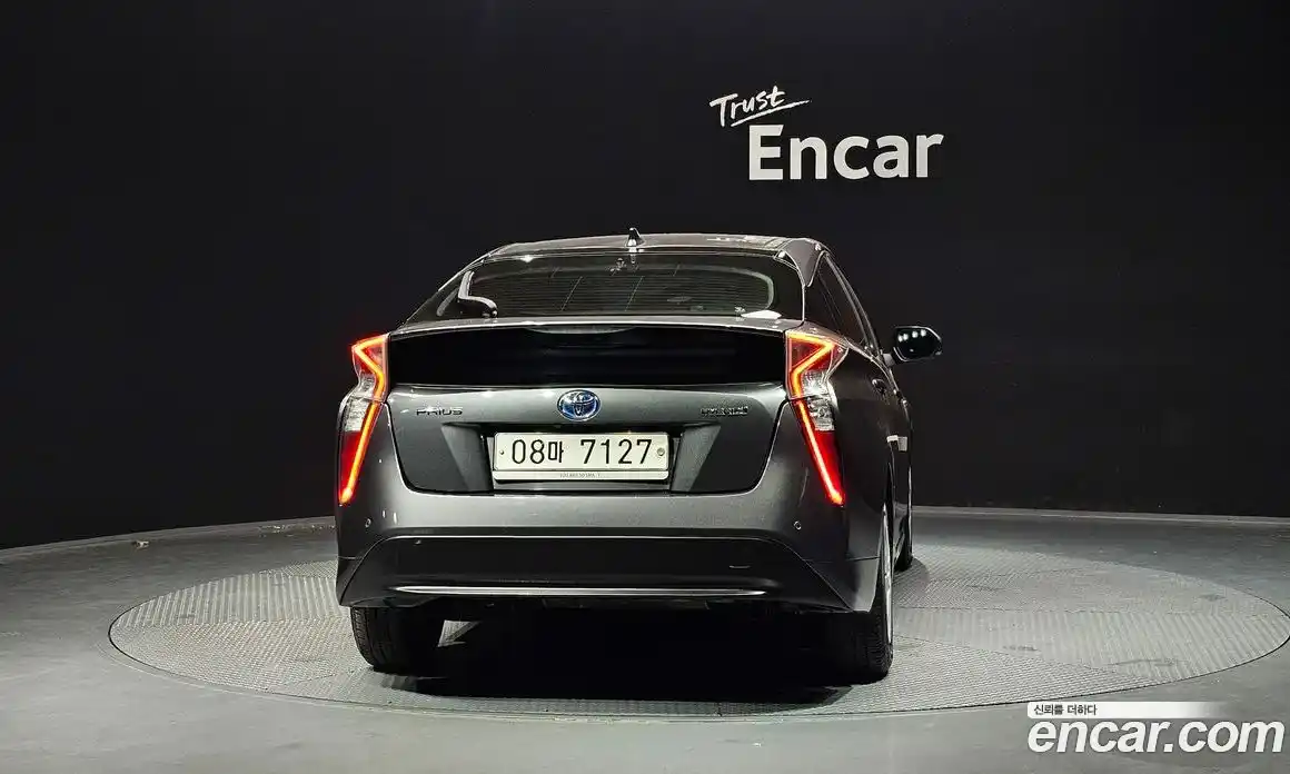 Toyota Prius 2017 1.8 Автомат в Москве № 524623, фото 4