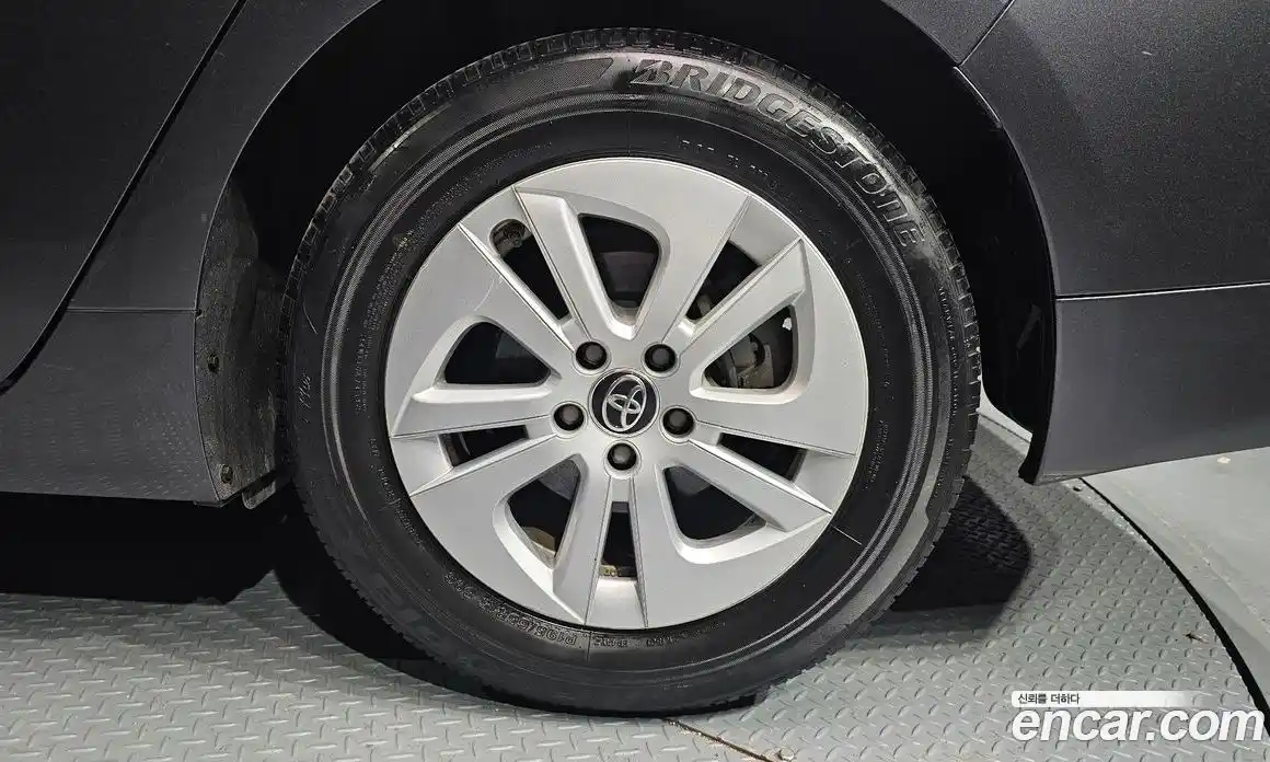 Toyota Prius 2017 1.8 Автомат в Москве № 524623, фото 5