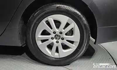 Toyota Prius 2017 1.8 Автомат в Москве № 524623, миниатюра 5