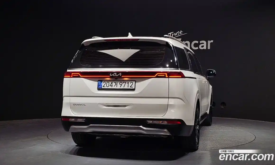 Kia Canival 2023 3.5 Автомат в Москве № 532874, фото 4