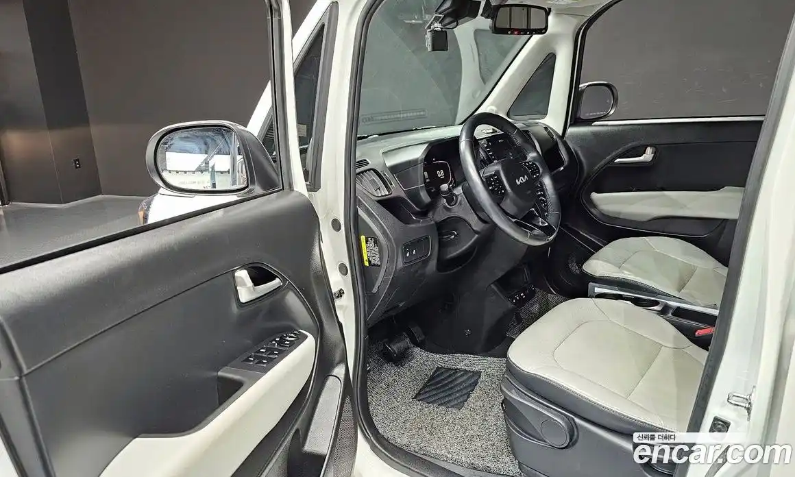 Kia Ray 2023 1.0 Автомат в Москве № 535028, фото 10