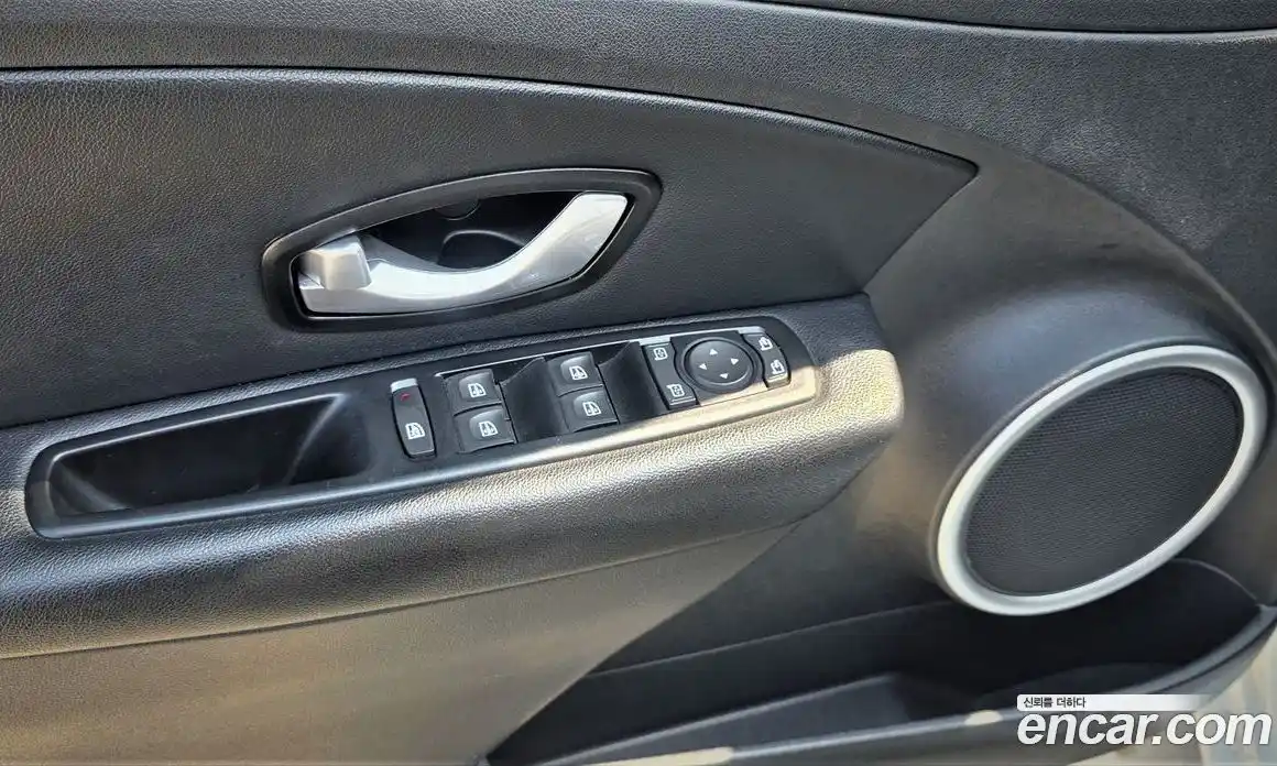 Renault SM3 2015 1.6 Автомат в Москве № 536354, фото 15