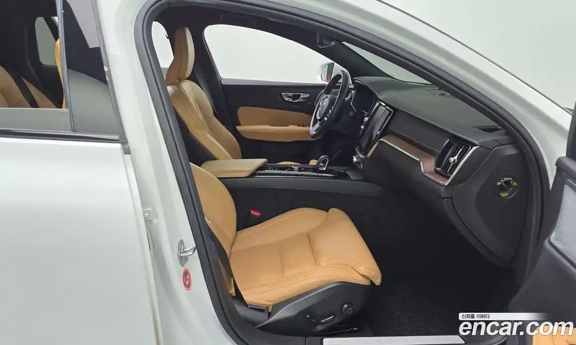 Volvo V60 2022 2.0 Автомат в Москве № 545187, фото 11