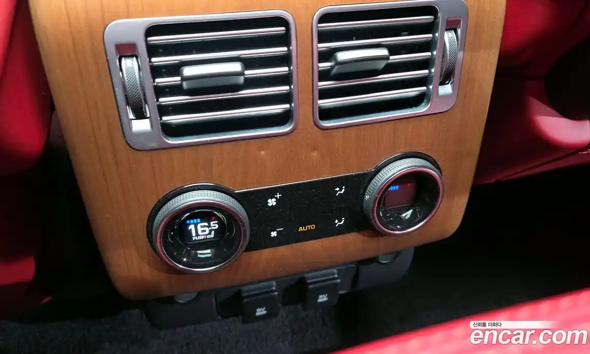 Land Rover Range-Rover 2019 4.4 Автомат в Москве № 546263, фото 17