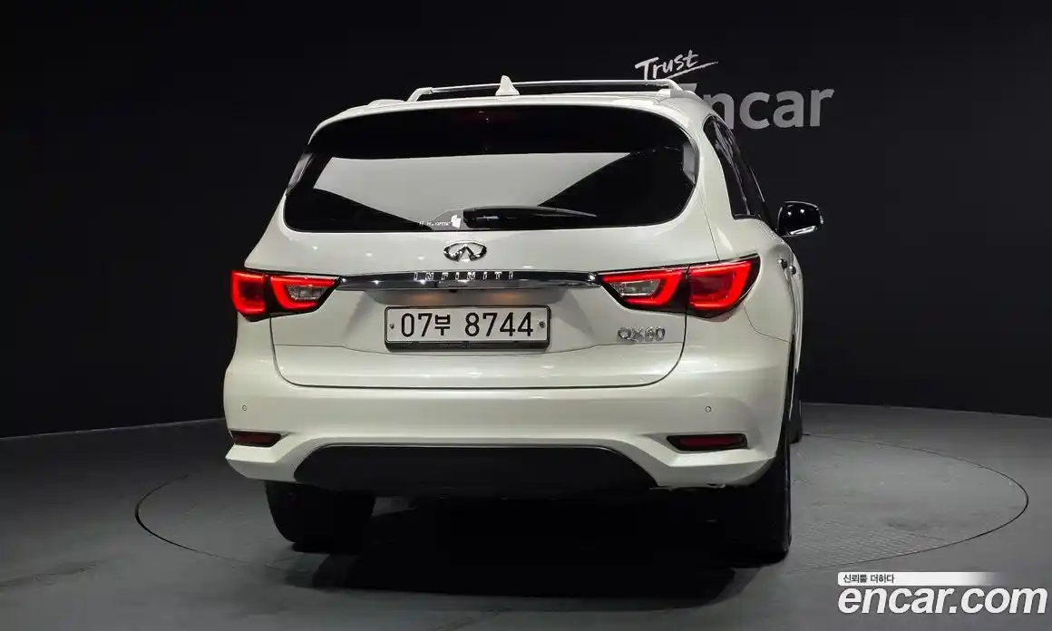 Infiniti QX60 2017 3.5 Автомат в Москве № 547870, фото 4