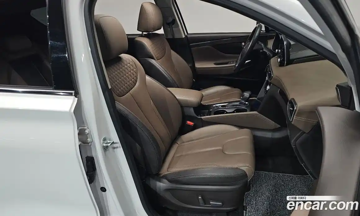 Hyundai Santa Fe 2019 2.0 Автомат в Москве № 110397, фото 1