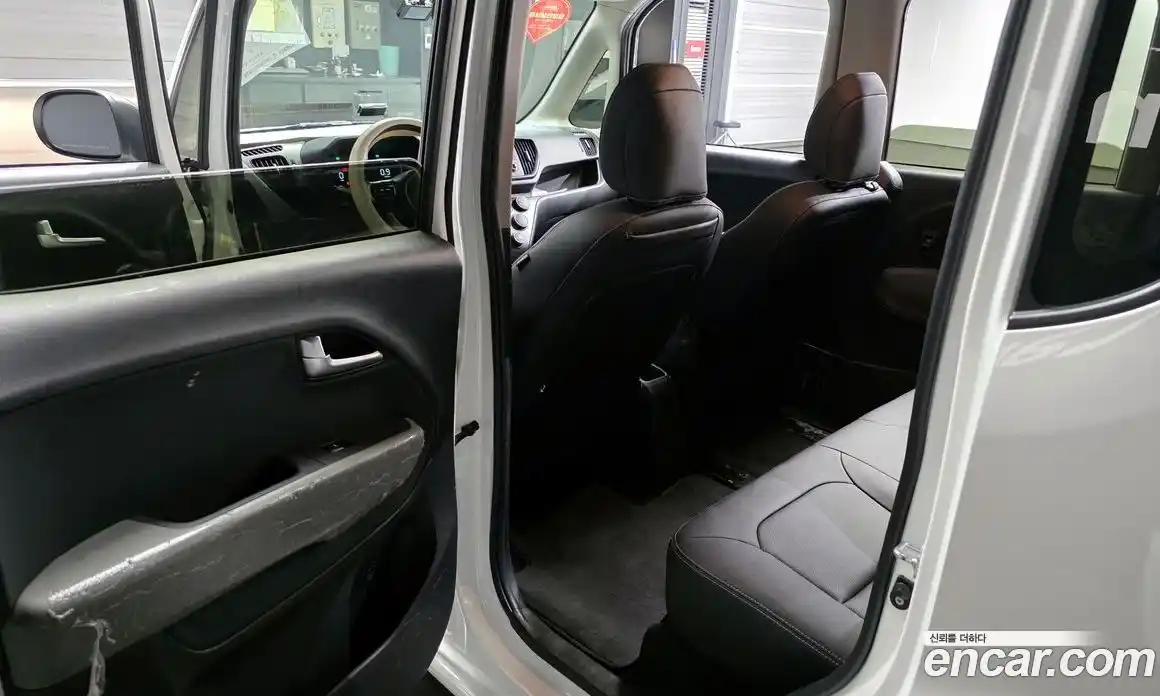 Kia Ray 2023 1.0 Автомат в Москве № 120122, фото 11