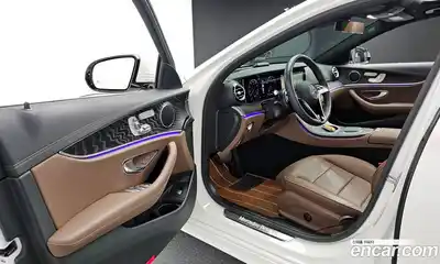 Mercedes-Benz E-Class 2023 2.0 Автомат в Москве № 135352, миниатюра 11