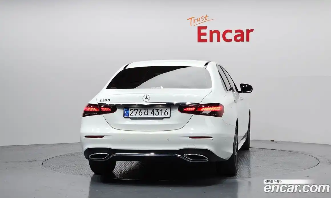 Mercedes-Benz E-Class 2023 2.0 Автомат в Москве № 135352, фото 4