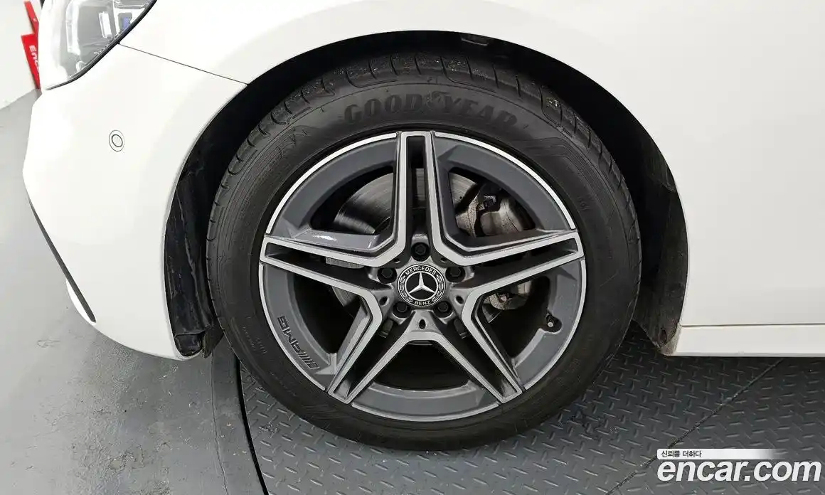 Mercedes-Benz E-Class 2023 2.0 Автомат в Москве № 135352, фото 5