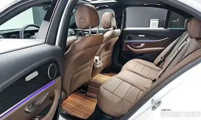 Mercedes-Benz E-Class 2023 2.0 Автомат в Москве № 135352, миниатюра 10