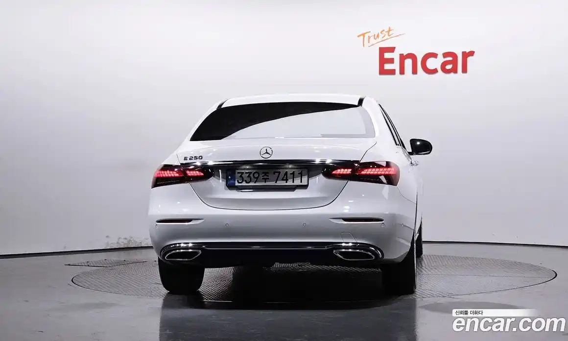 Mercedes-Benz E-Class 2022 2.0 Автомат в Москве № 139584, фото 4